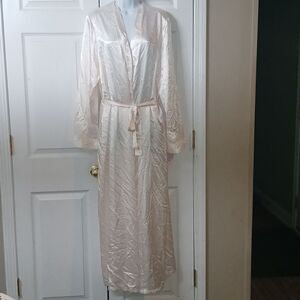 Gilligan & O'Malley  silky ivory robe honeymoon, wedding anniversary Sz L XL NWT